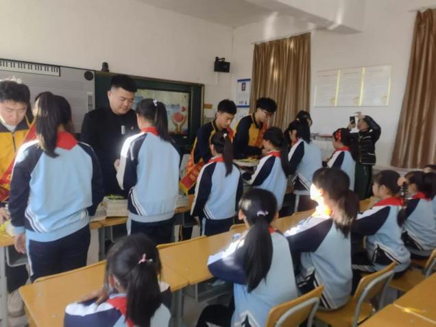 “述英雄故事，傳奉獻精神”|遼寧理工學(xué)院師生赴女兒河小學(xué)開展紅色教育慰問活動