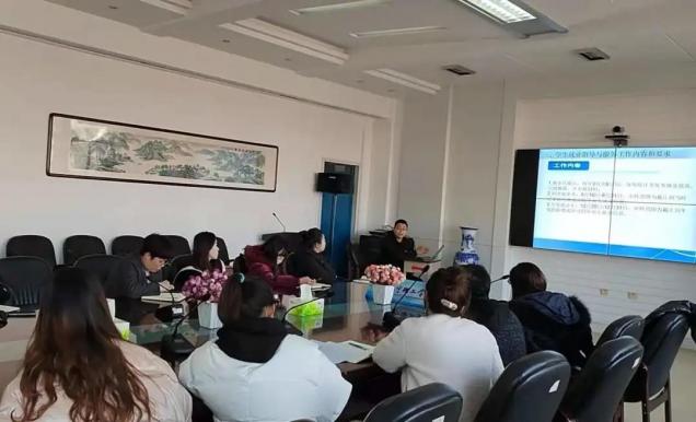 學(xué)校召開2022屆畢業(yè)生就業(yè)工作人員業(yè)務(wù)培訓(xùn)會
