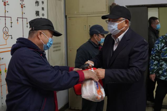 慰問“逆行者” 關愛“真英雄” ──校領導走訪奮戰(zhàn)在疫情防控一線教職員工