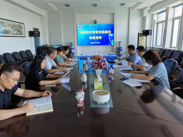 省教育廳專家組來(lái)我校開(kāi)展高校實(shí)驗(yàn)室安全檢查