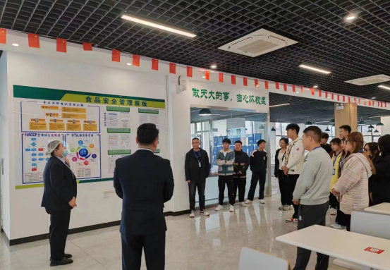 “走進食堂強實踐 服務育人促成長” ——總務處開展“走進食堂”實踐教育活動