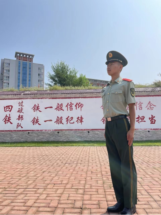 身邊榜樣|熔鑄一身戎裝詮釋青春力量——機(jī)電工程學(xué)院學(xué)生郝欣羽