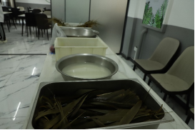 情濃六月天 歡樂度端午|學校食堂組織“粽葉飄香、情滿理工”包粽子活動