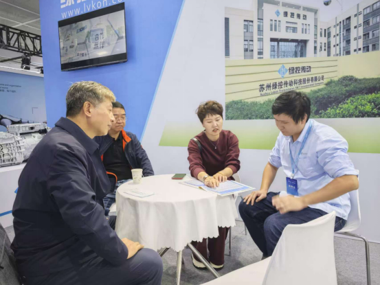 我校前往蘇州、鹽城汽車(chē)企業(yè)調(diào)研拓崗，為新能源智能汽車(chē)產(chǎn)業(yè)發(fā)展與學(xué)生就業(yè)注入新動(dòng)力