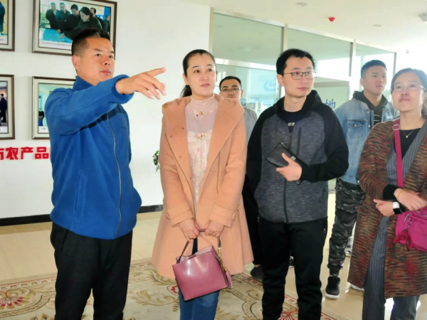 信息工程系師生到錦州濱海國(guó)家電子商務(wù)示范基地考察.png