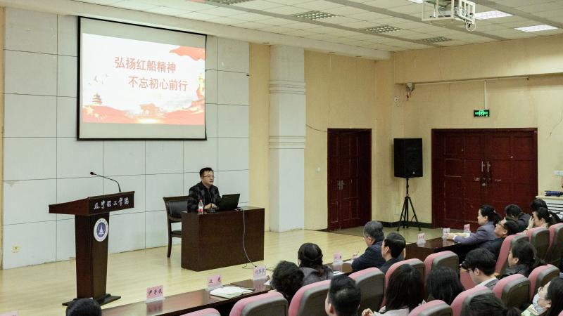 艾志強為師生員工做報告.jpg
