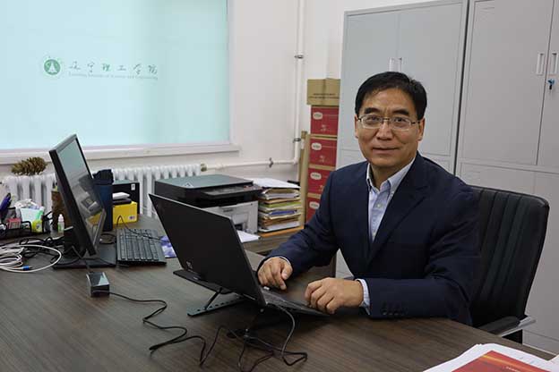 院長(zhǎng)照片（修改）.jpg