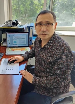 博士、教授：羅蘇寧
