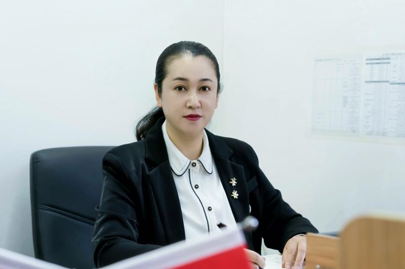 趙麗霞-辦公照.jpg