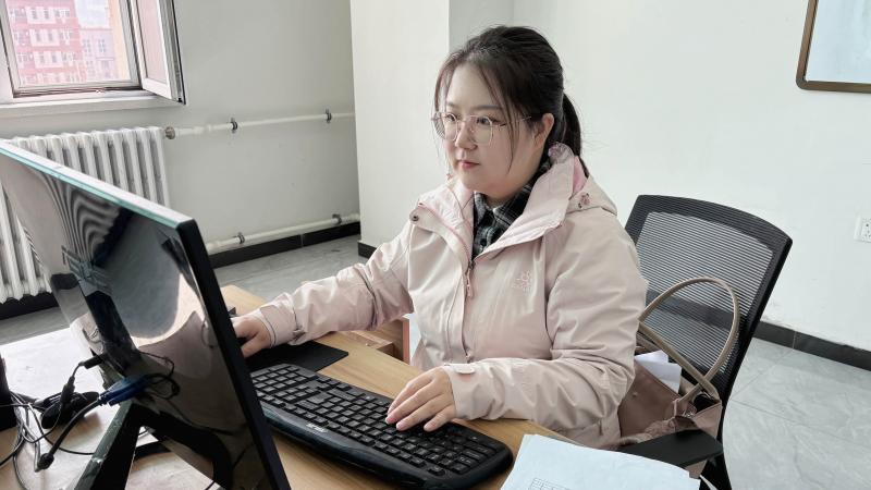 仇聰，碩士研究生，講師，畢業(yè)于沈陽(yáng)農(nóng)業(yè)大學(xué)。數(shù)字媒體技術(shù)專(zhuān)業(yè)教師。主要講授數(shù)字圖像處理、數(shù)字影視媒體技術(shù)，程序設(shè)計(jì)基礎(chǔ)等課程。.jpg