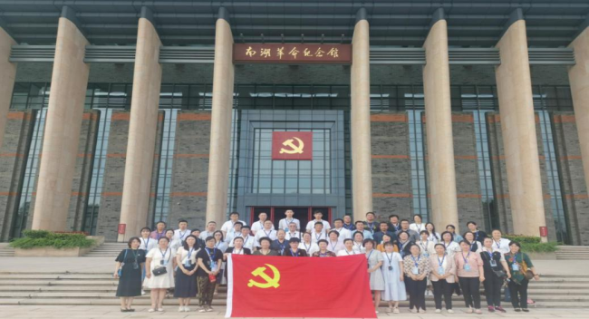 傳承踐行“紅船精神”，落實立德樹人責(zé)任——遼寧理工學(xué)院骨干教師參觀南湖革命紀(jì)念館