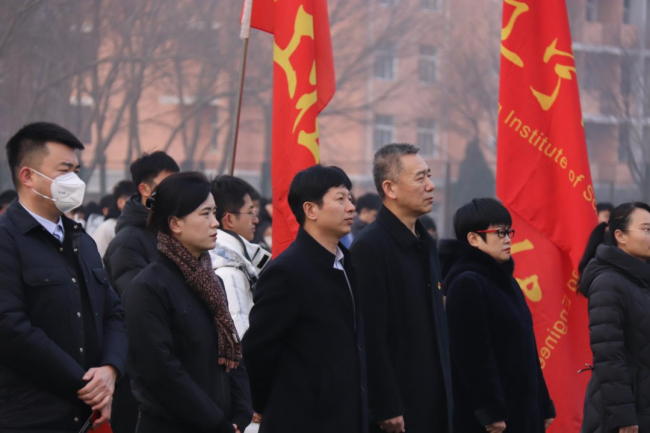 傳承雷鋒精神，爭(zhēng)做時(shí)代新人｜我校舉行2023年春季學(xué)期“開學(xué)第一課”主題升旗儀式